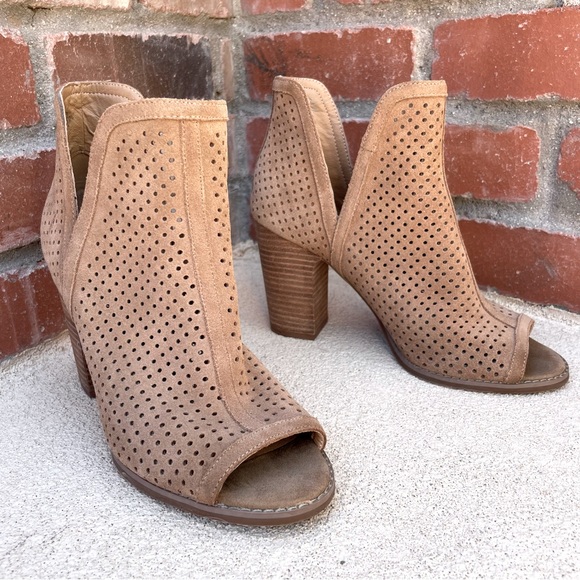 Lucky Brand Larise Perforated Suede Peep Toe Stacked Heel Ankle Boot in Sesame - Picture 2 of 11